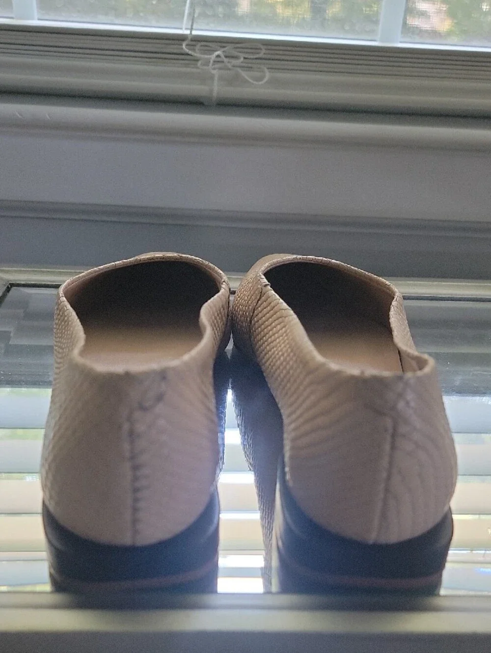 Saks Fifth Avenue Beige/Nude Textured Pointed Flats